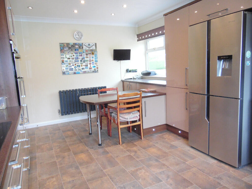 KITCHEN/BREAKFAST RM