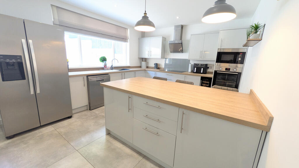 PXL_20250822_125910020.MP~2