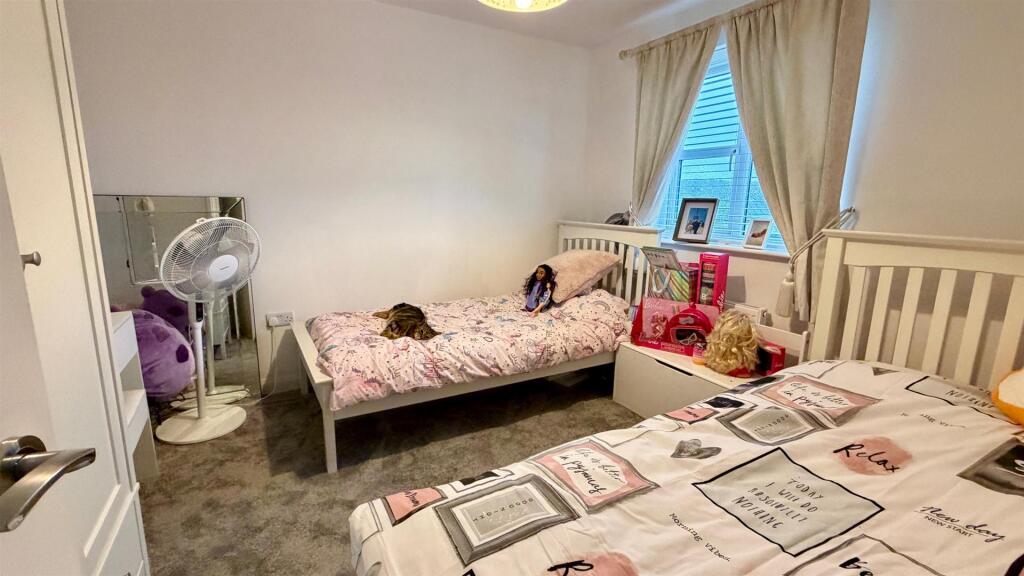 BEDROOM 2