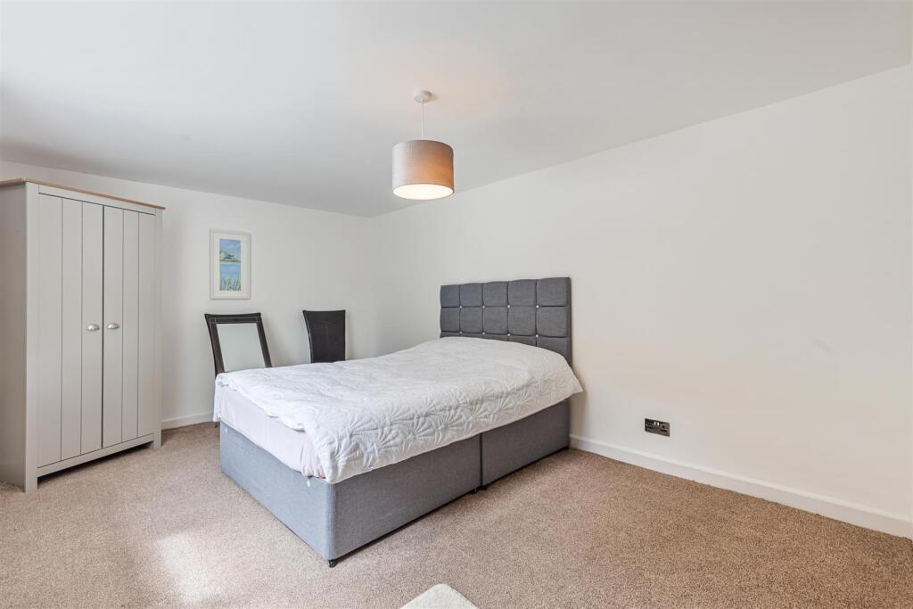 A25 - Pine Lodge Copythorne Road Brixham - 250609.