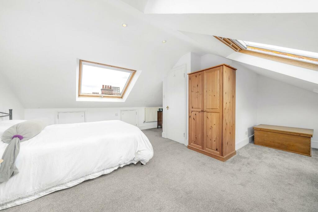 Bedroom 2 (3).jpg