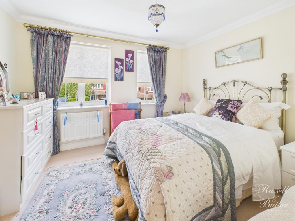 CAM01995G0-PR0298-STILL008