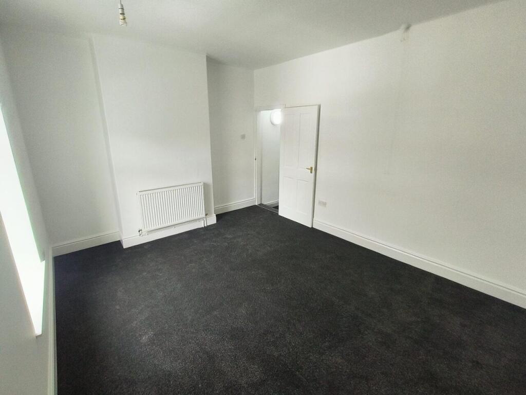 Bedroom 1.jpg
