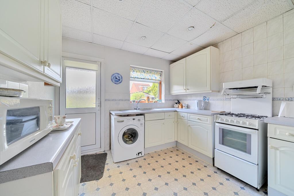 1299683-3-68308a8...