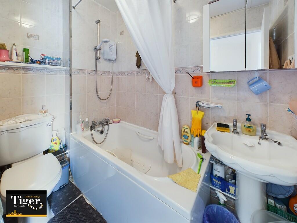 CAM02176G0-PR0338...