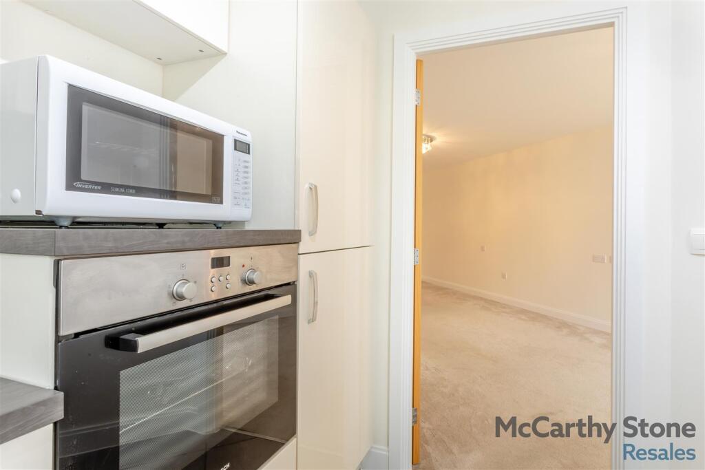 8657584-interior12.jpg