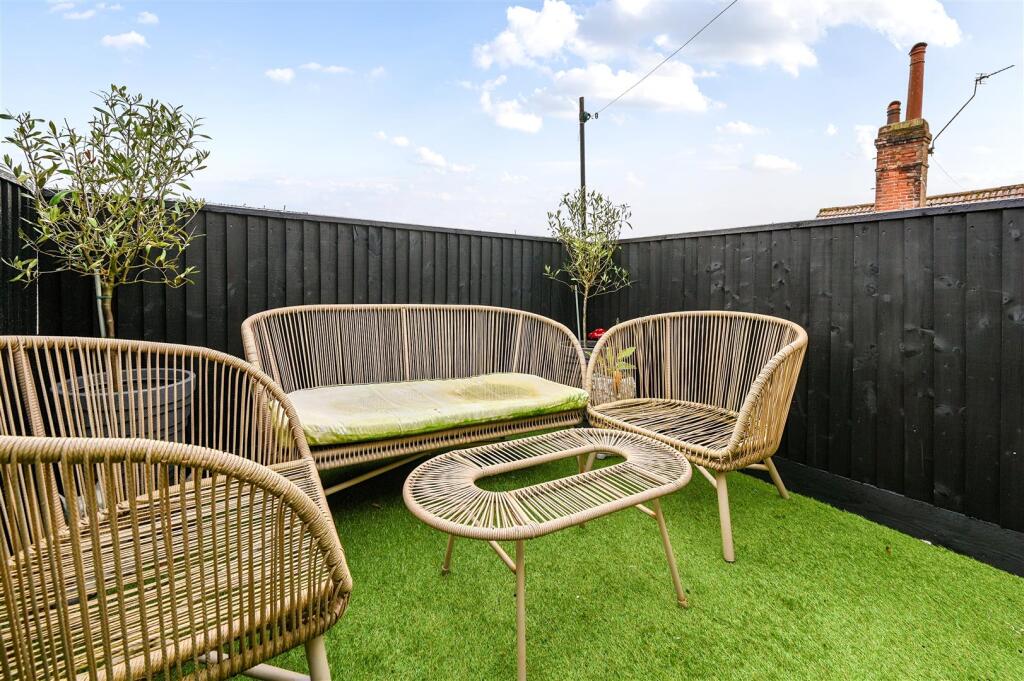 74 WINDSOR ROAD - TN393PE (12).jpg
