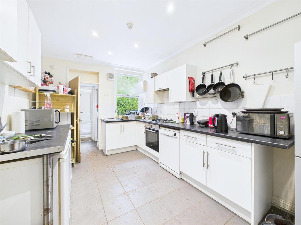 3 - Period 9 Bedroom HMO.jpg