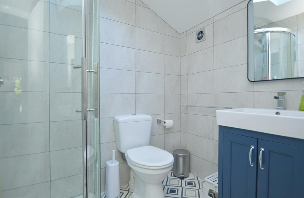 resizedShowerRoom.jpg
