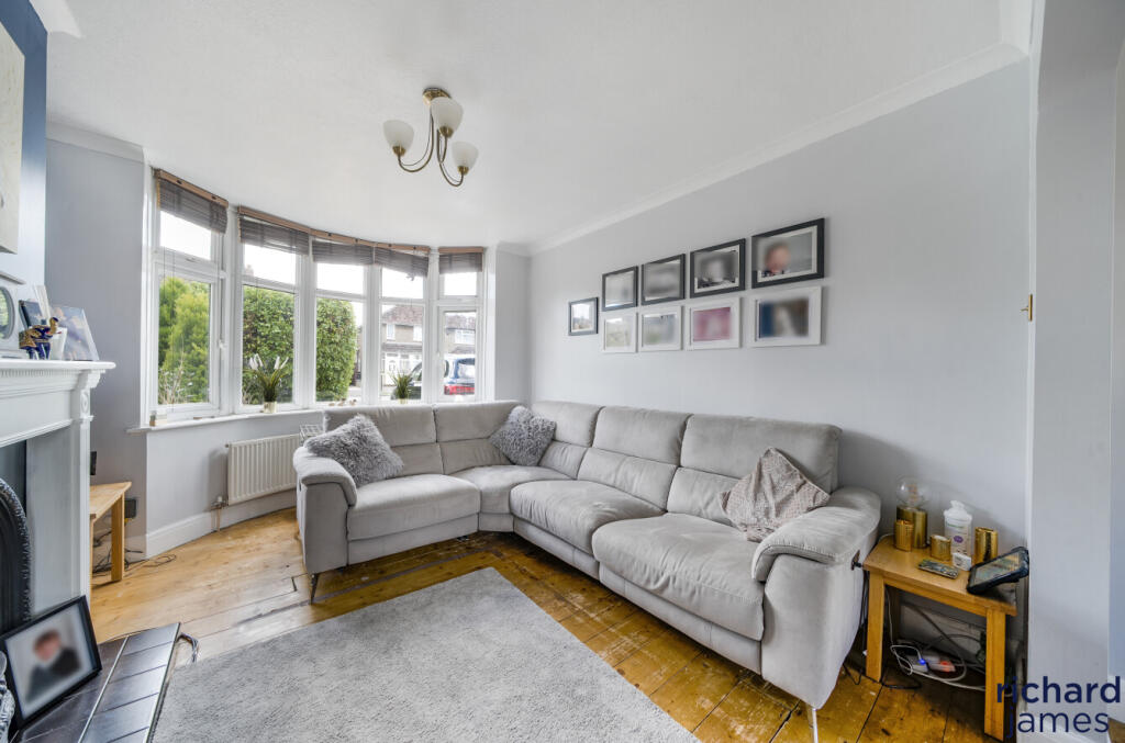 a411405fd49a4663be6c8330d6726033