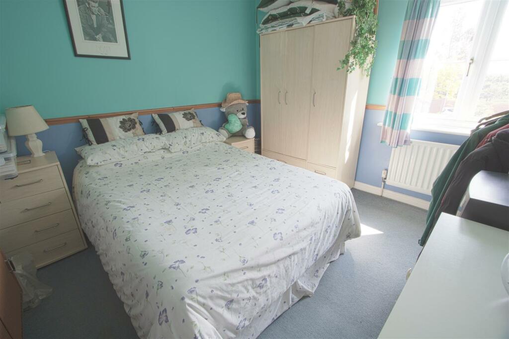 bed1.jpg