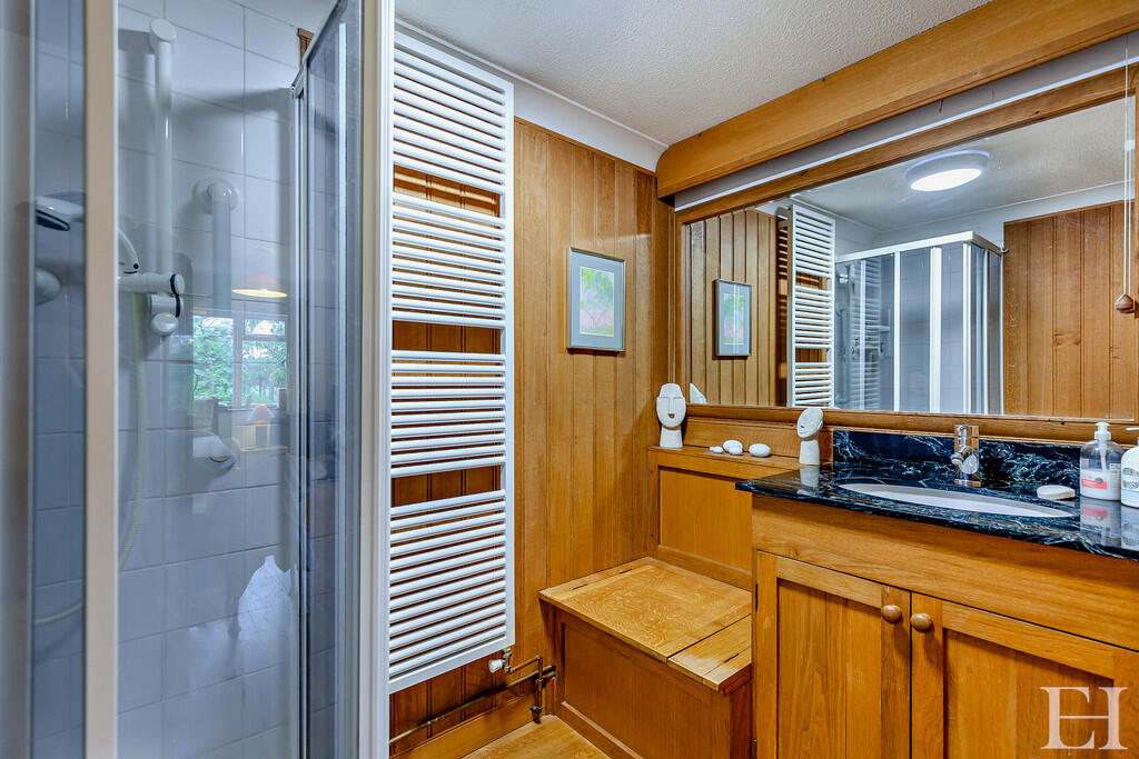 8601488-interiorW...
