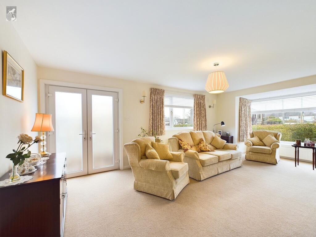 L-Shaped Lounge/Dining Room