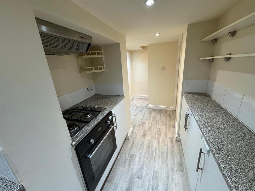 kitchen 2.jpg