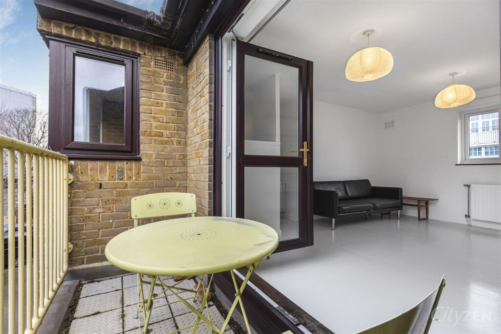 BALCONY / RECEPTION ROOM