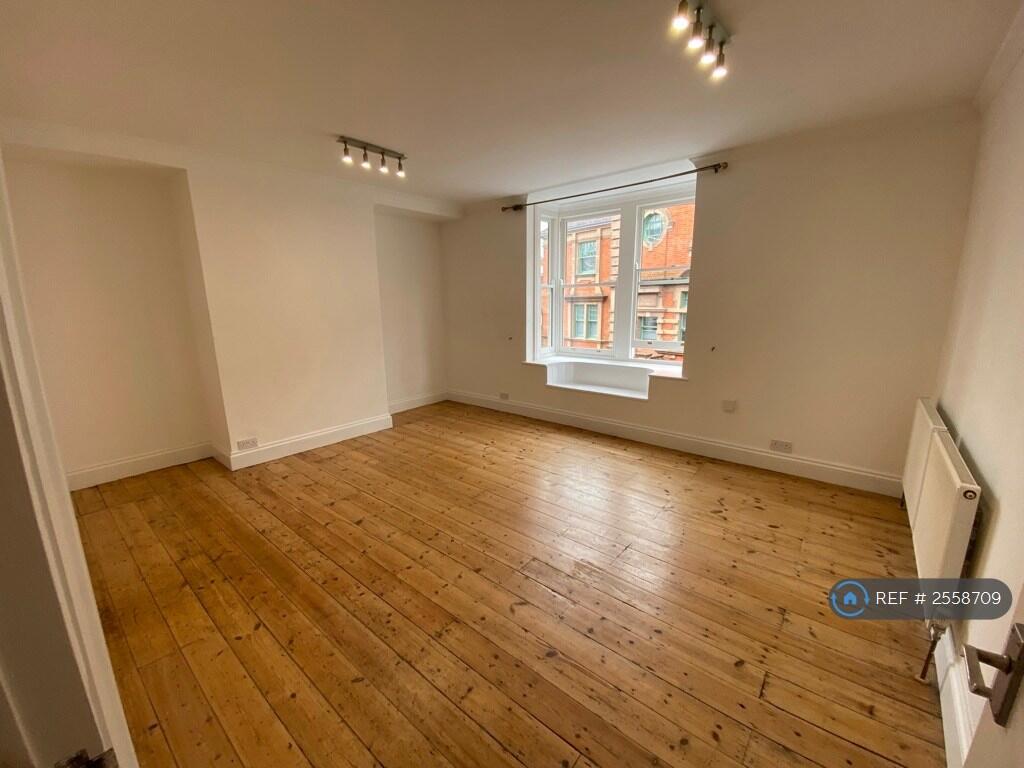 Living Room/Reception