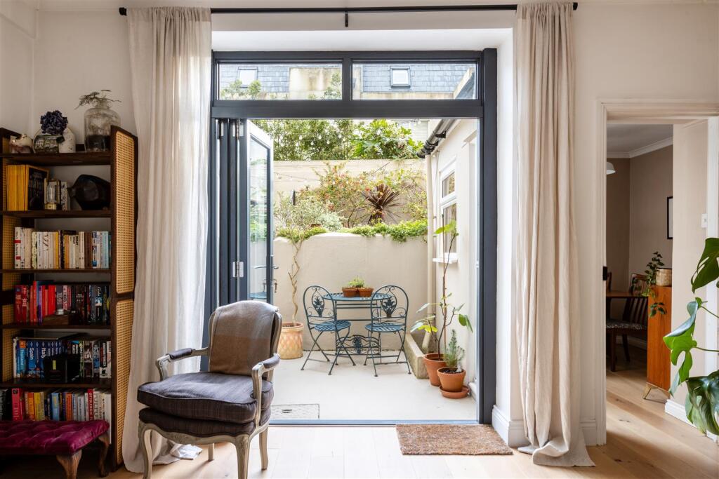 21E St Aubyns-28.jpg
