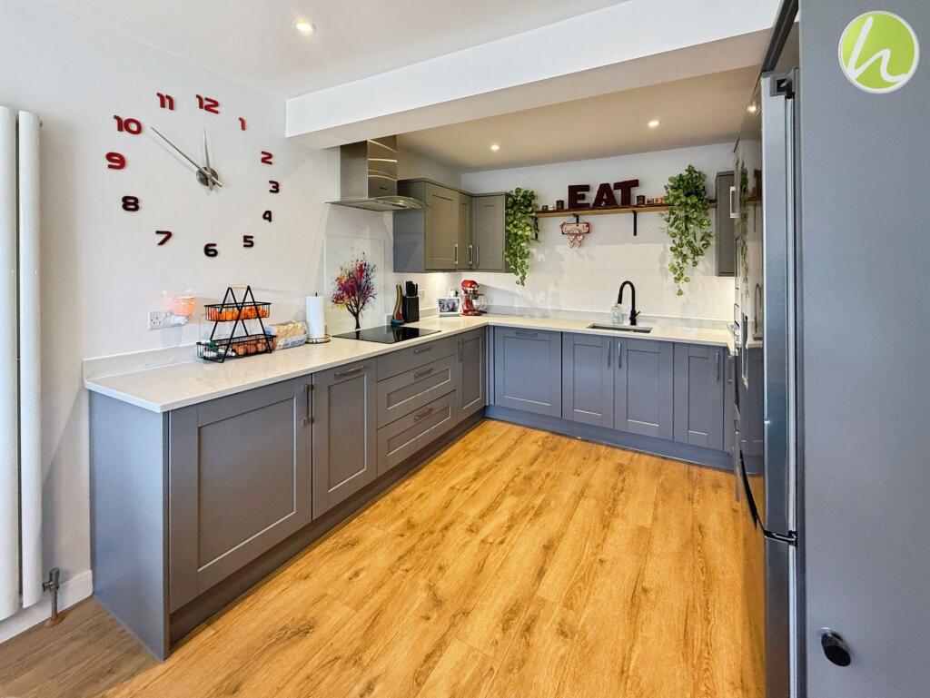 Kitchen/ Dining Room