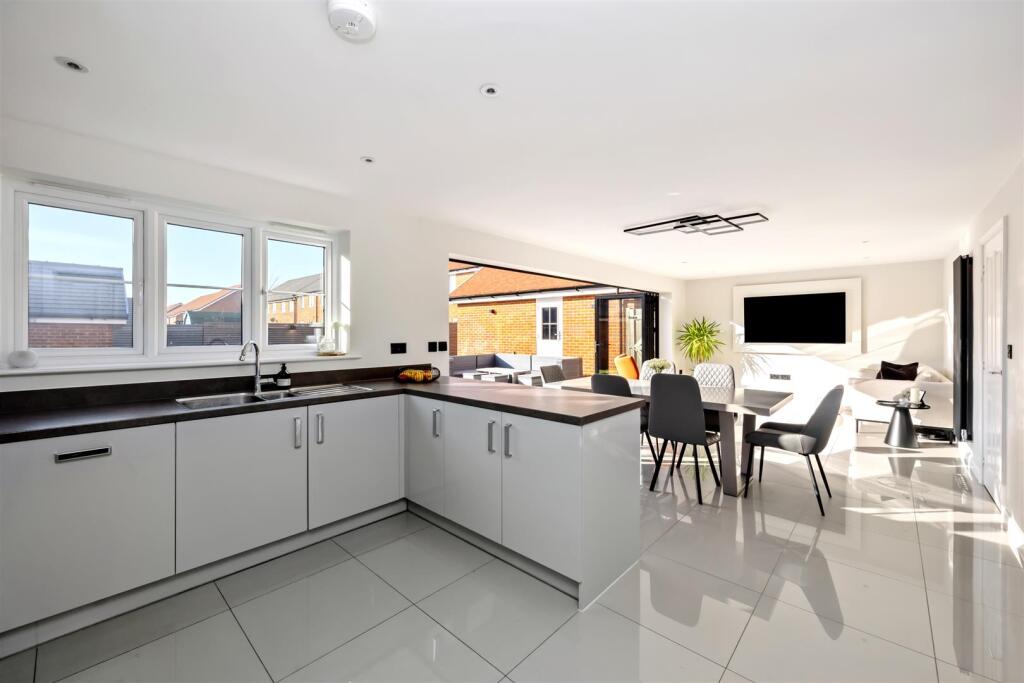 Geranium Drive, 27-018.jpg