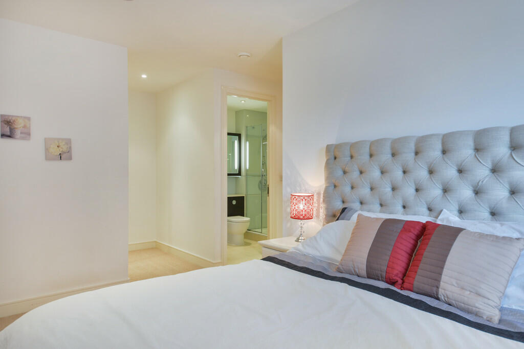 Bedroom 2 with En...