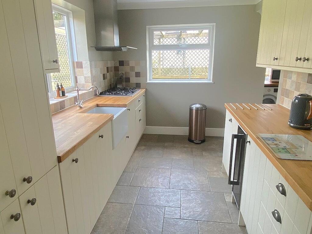 27 De la Warr Road - Kitchen4.jpg