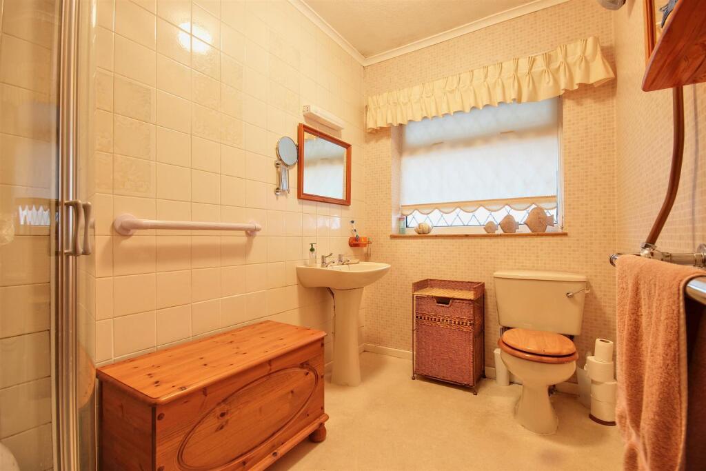 BATHROOM/W.C.