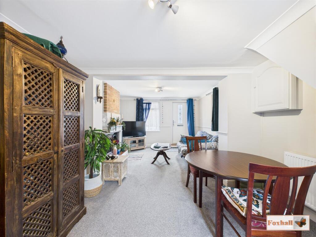 Lounge / Dining Area