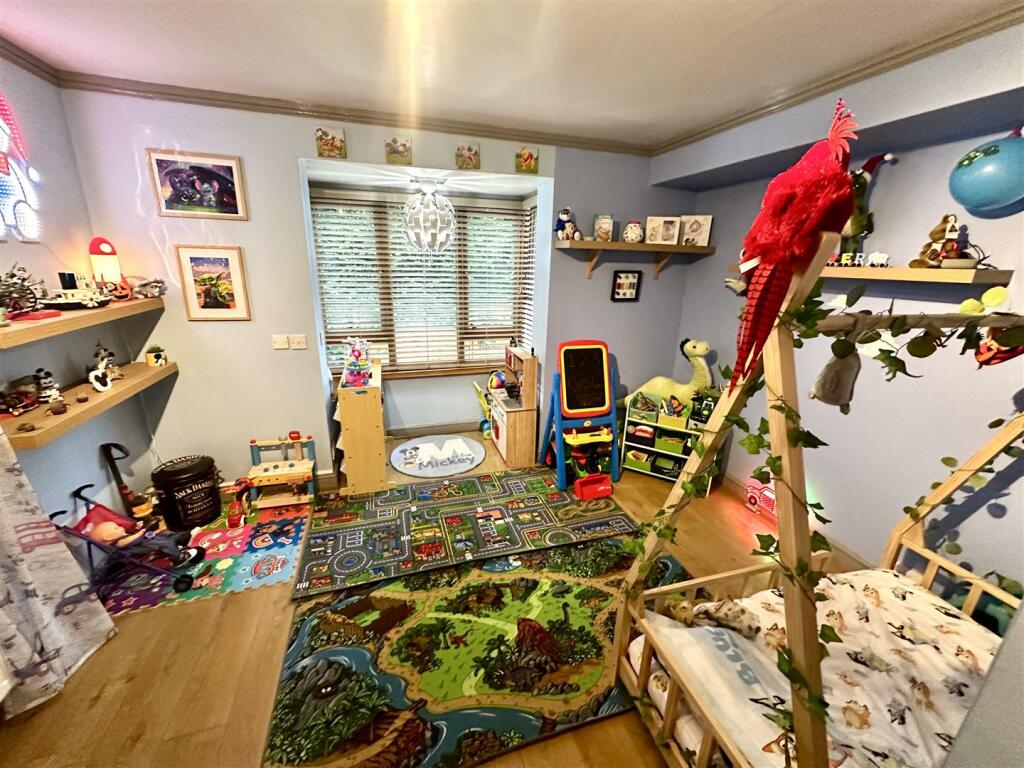 BEDROOM 2
