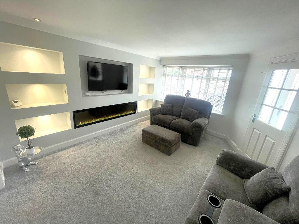 Lounge 4.14m x 4.0m