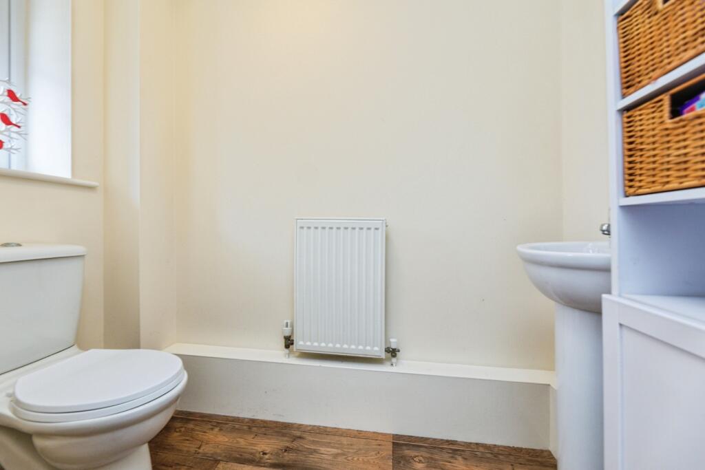 pbox-bathroom-332083.jpg