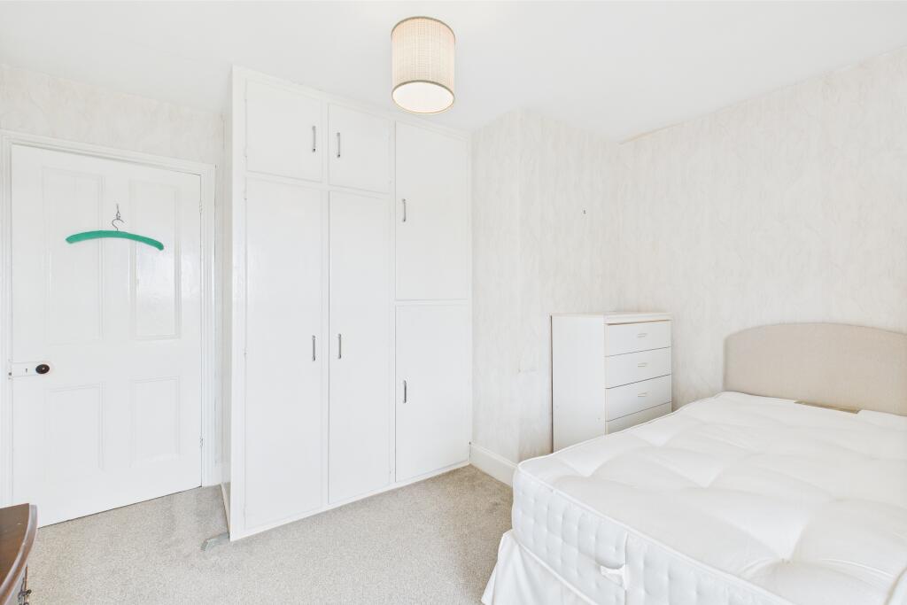 CAM04201G0-PR0079-STILL016