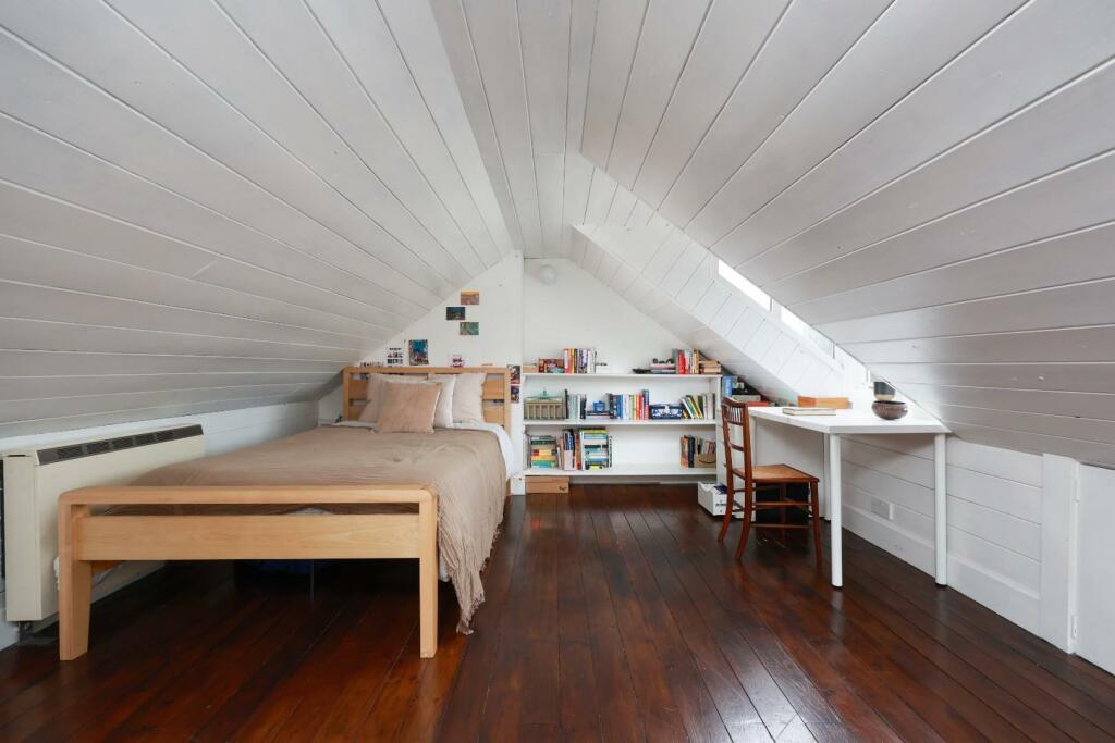 24 Montague Hill 53.JPG