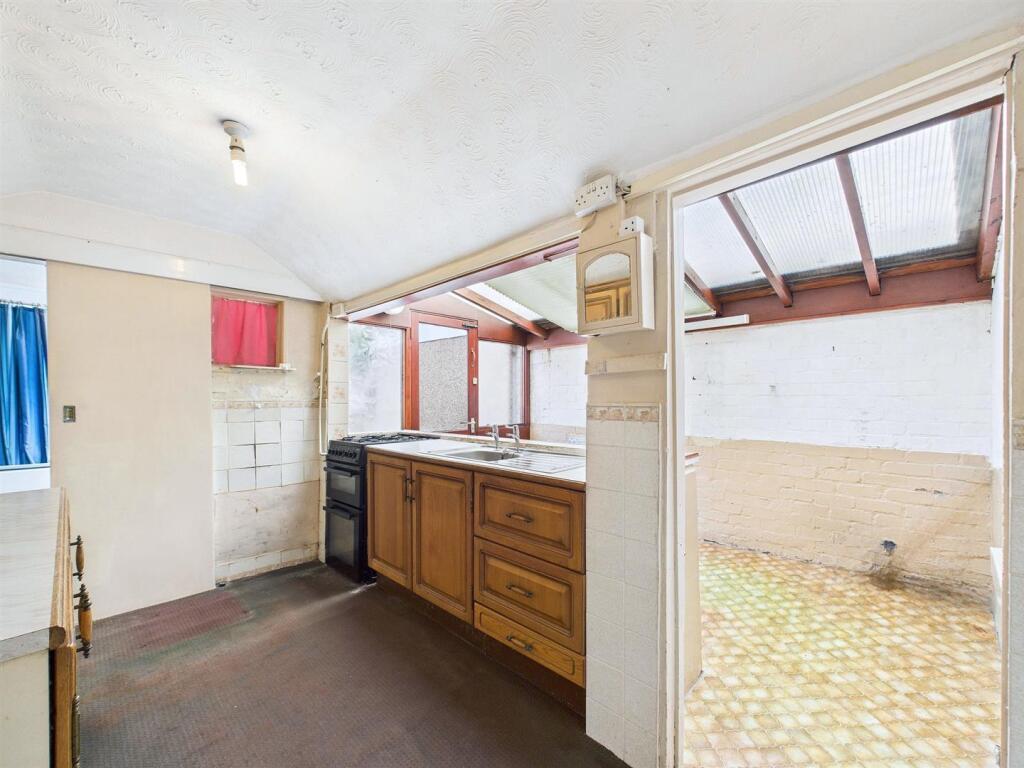 9 - Terraced House for Auction, Kingswood.jpg
