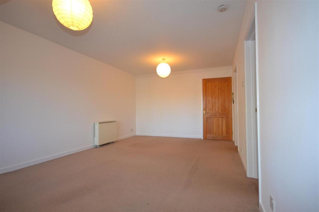 Living Bedroom 2.JPG