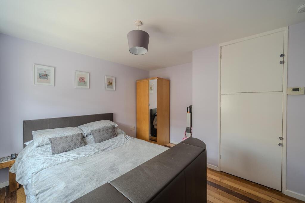 6 Canberra Close-3.jpg