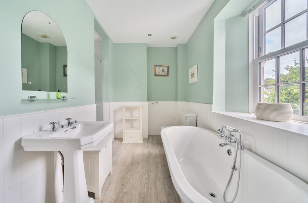 1298997-3-6848604...