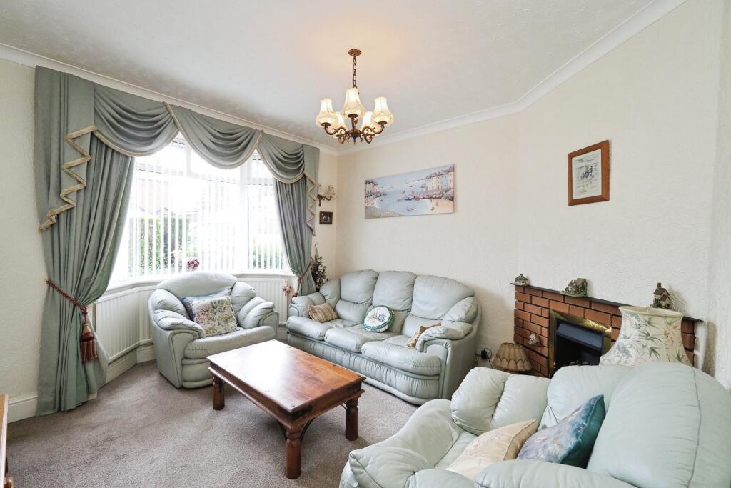 Spacious Lounge with Bay