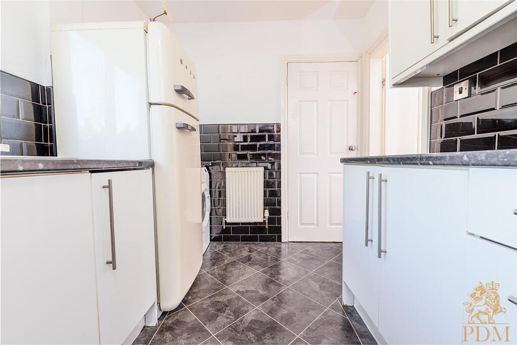 39 Felstead Road (16 of 29).jpg