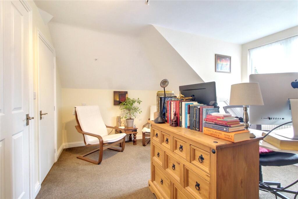 Bedroom / Office