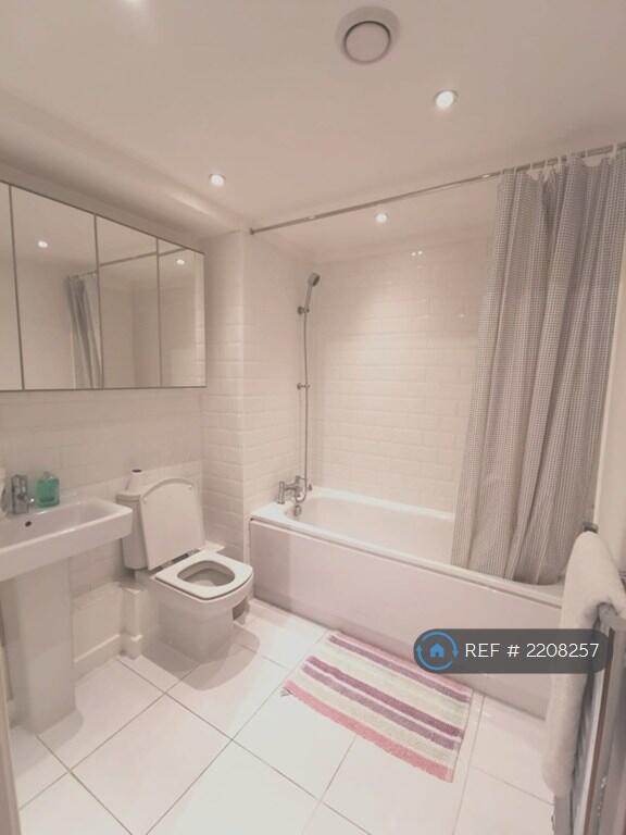 Shared Bathroom Room 2