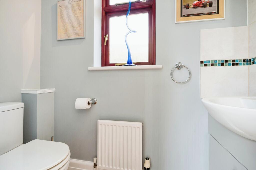 11tobygardenshadlowtn110ew-17