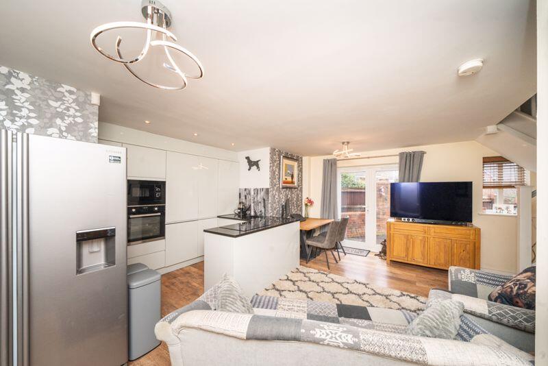 KITCHEN/RECEPTION ROOM