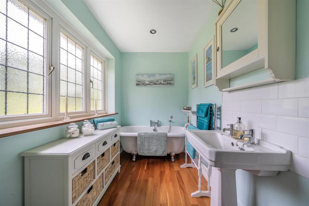 Family Bathroom.jpg