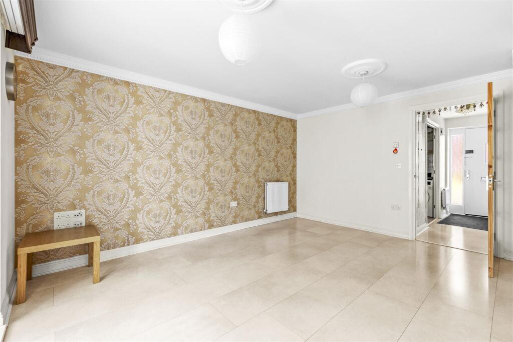 46 Milton Place, HP13 7DN-8.jpg