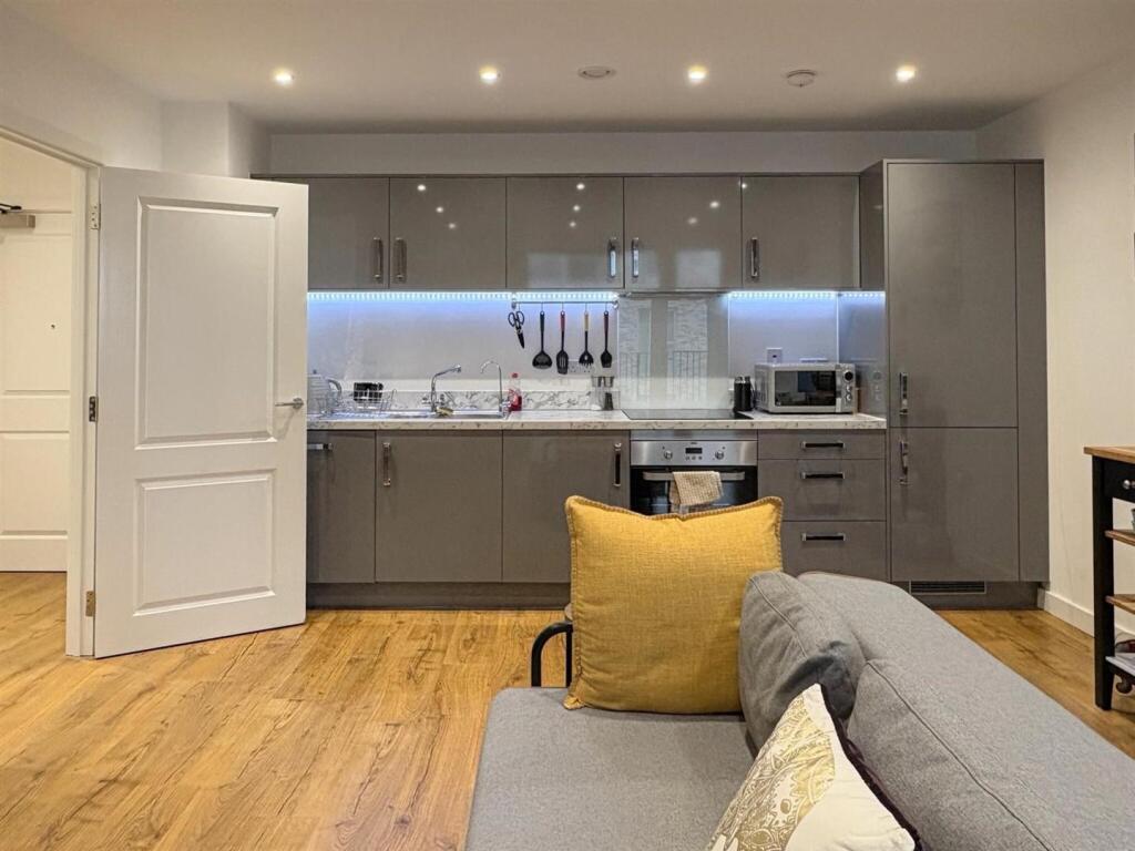 1 Bedroom, New Building, E6 For Sale by Barrain Lo