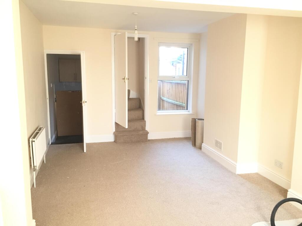 Lounge/Dining Area