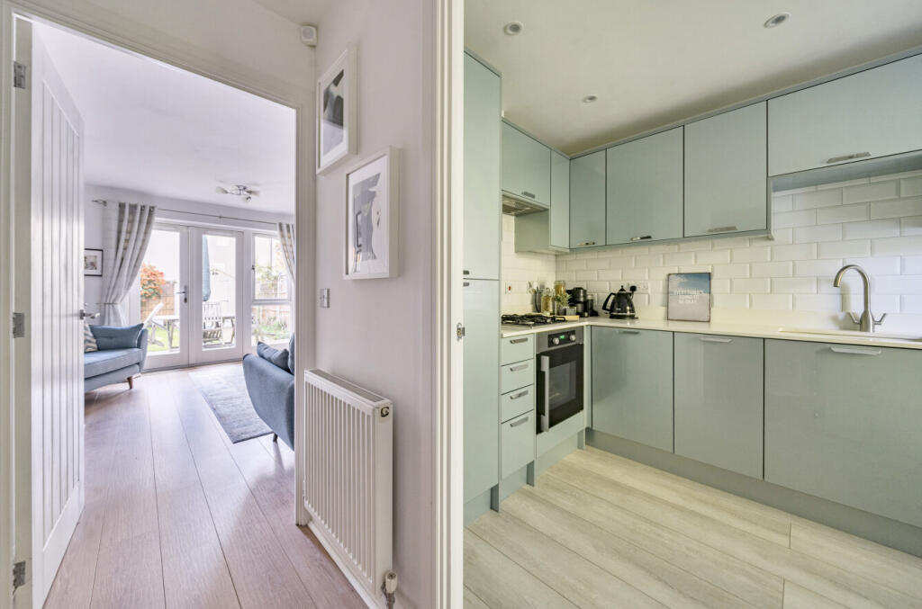 1371988-11-68f8df...