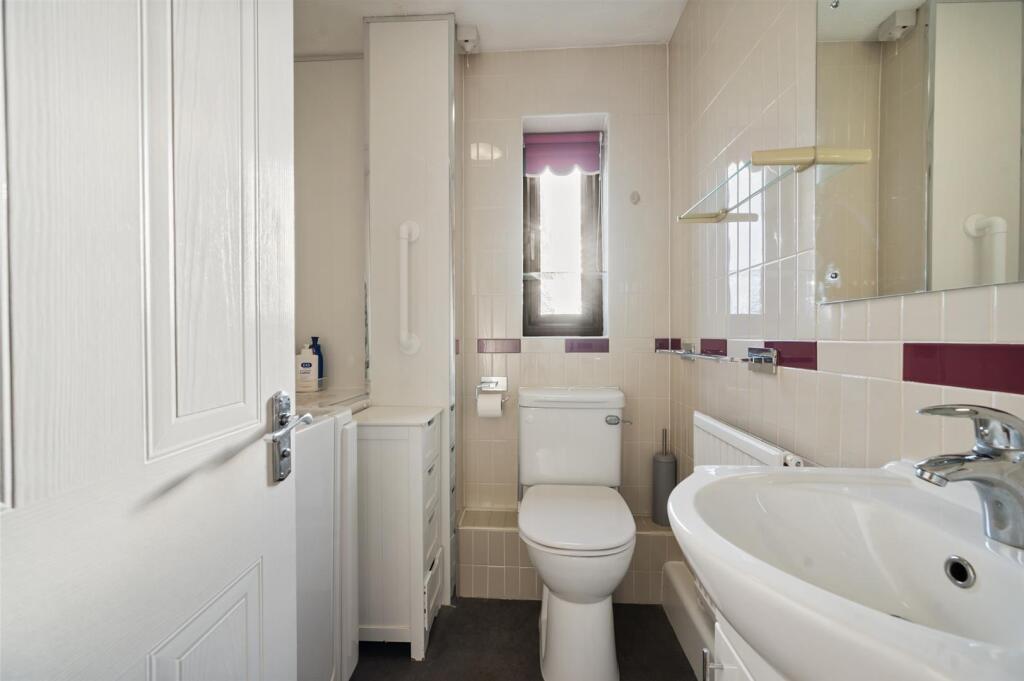 Bathroom - sink and WC.jpg