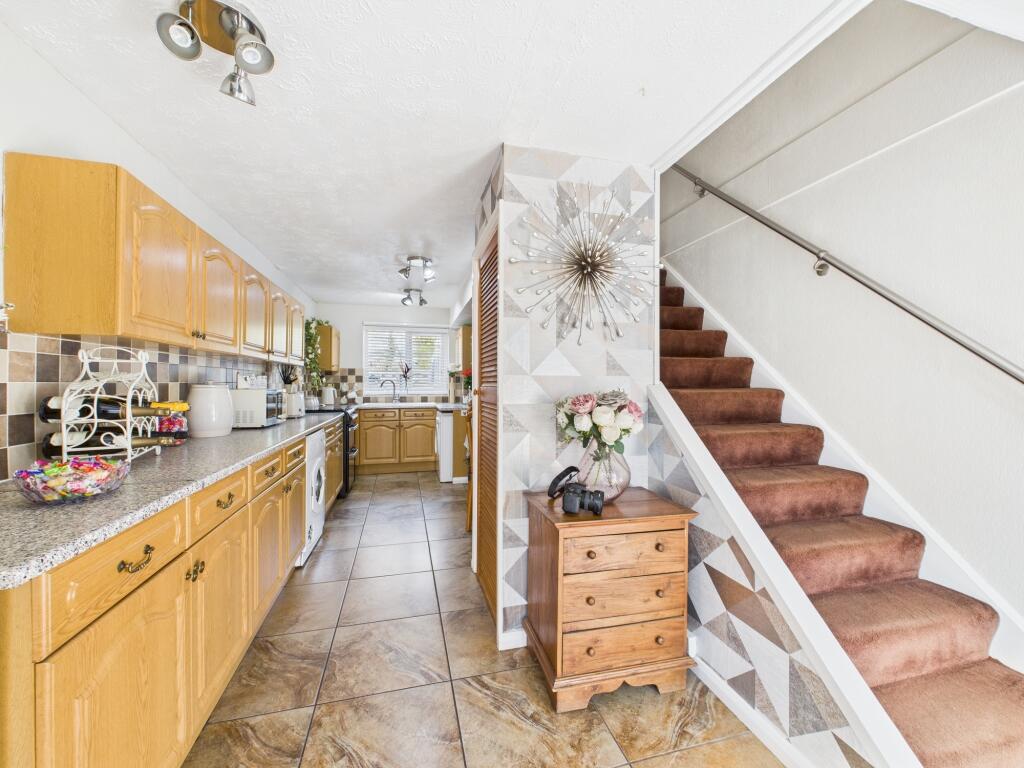 Entrance Hall / Kitchen