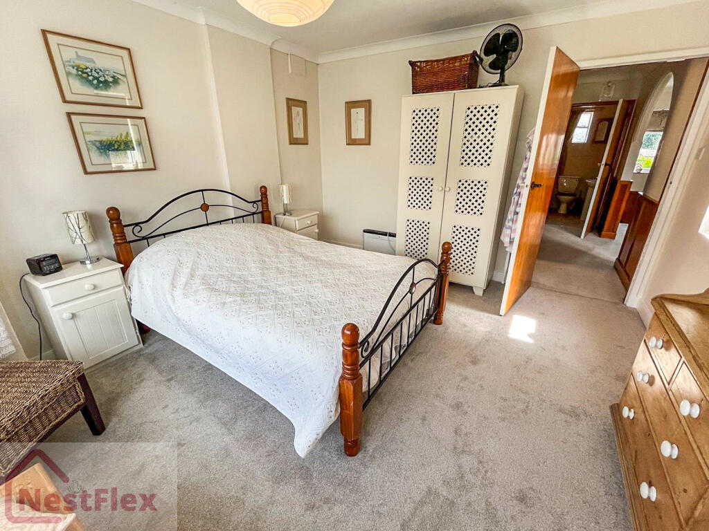 Bedroom 2 - 15 Trafalgar Square.t6zot